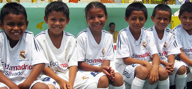Un grupo de chicos de una de las escuelas | Fundacin Real Madrid