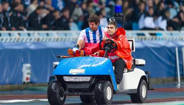 Esteban Granero es retirada en camilla. | Cordon Press
