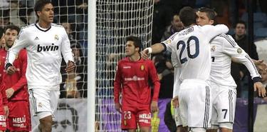 Higuan y Ronaldo celebran el tanto del empate. | EFE