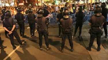 Antidisturbios de la Polica durante una concentracin. | Archivo