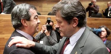 Javier Fern�ndez y su antecesor, Francisco �lvarez Cascos| Archivo