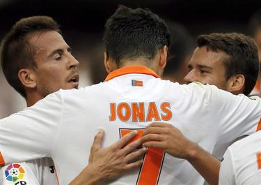 Jonas celebra su tanto con el Valencia. | EFE