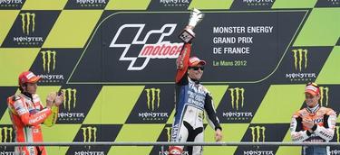 Lorenzo, en el podio de Le Mans. | EFE