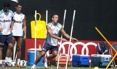 zil (c), Albiol (i) y Cristiano, en el entrenamiento. | EFE