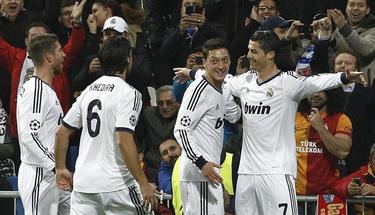 Cristiano Ronaldo celebra su gol junto a zil, Ramos y Khedira. | EFE