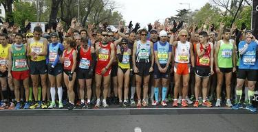 Minuto de silencio en el maratn de Madrid por las vctimas de Boston. | EFE