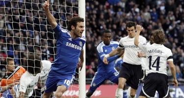 Juan Mata celebra su gol ante el Tottenham. | EFE