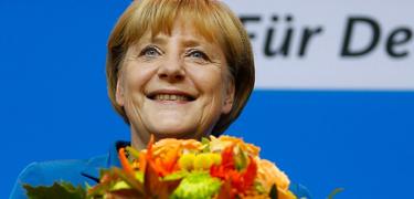 ngela Merkel se dirige a sus seguidores, tras conocer los sondeos que le daban la victoria. | Cordon Press