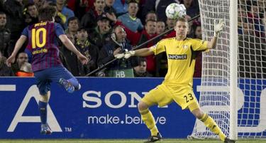 Leo Messi consigue su primer gol ante el Bayer Leverkusen. | EFE