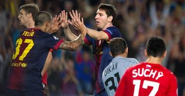 Messi celebra con Tello el empate. | EFE