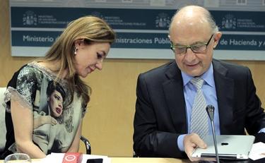 Marta Fernández Curras y Cristobal Montoro este jueves en el Ministerio de Hacienda | EFE