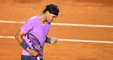 Rafa Nadal celebra un punto contra Leonardo Mayer. | EFE