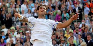 Nadal celebra una victoria en Wimbledon. | Archivo