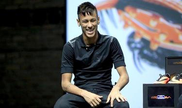 Neymar, durante la presentacin de sus nuevas botas. | EFE