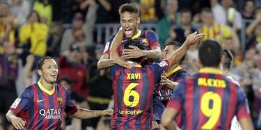 Neymar celebra el gol de Xavi ante el Valladolid. | EFE
