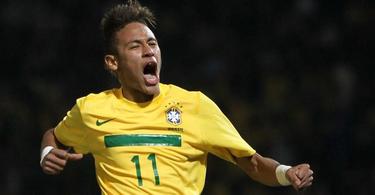 Neymar celebra un tanto con Brasil.