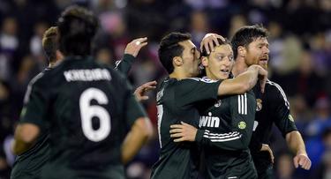 zil es felicitado por su primer gol al Valladolid. | Cordon Press