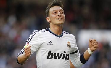 Mesut zil celebra un gol con el Real Madrid. | Archivo