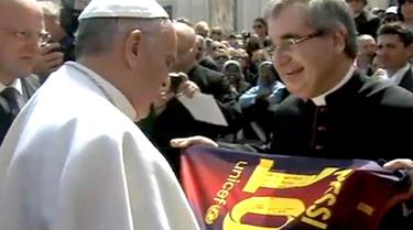 El Papa recibe una camiseta firmada por Messi. | Imagen TV