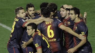 Los jugadores del Barcelona celebran uno de los tantos. | EFE