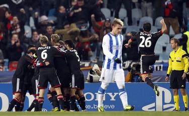 Los jugadores del Leverkusen celebran el gol del triunfo. |  EFE