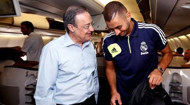 Florentino Prez (i) y Karim Benzema, en el avin que les ha llevado a Los ngeles. | EFE