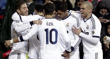 Los jugadores del Real Madrid celebran el segundo tanto de Morata. | EFE