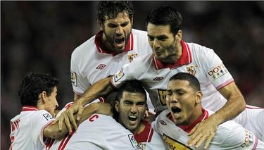 El Sevilla celebra su primer gol. | EFE