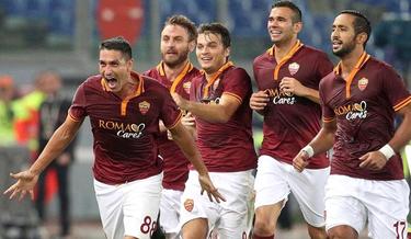Marco Borriello (i) celebra con sus compaeros su gol al Chievo Verona. | EFE