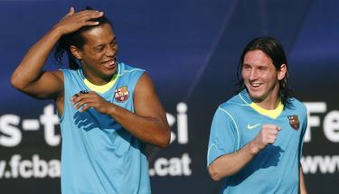 Ronaldinho y Messi cuando compartieron vestuario en el Barcelona. | Archivo