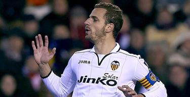 Roberto Soldado, durante un partido con el Valencia. | EFE