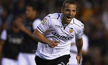 Roberto Soldado celebra un gol con el Valencia | Cordon Press