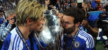 Torres y Mata, tras ganar la Champions con el Chelsea. | EFE