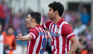 Villa (i) celebra su gol al Athletic junto a Diego Costa. | Cordon Press