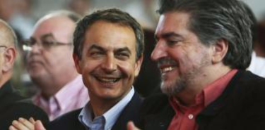 Zapatero junto a su negociador de confianza, Jess Eguiguren. | Archivo