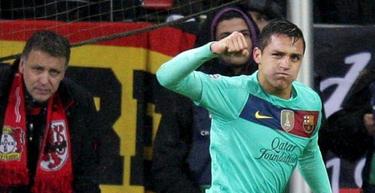 Alexis celebra su primer gol ante el Leverkusen. | EFE