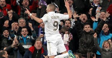 Benzema celebra su tanto ante el Mlaga. | EFE