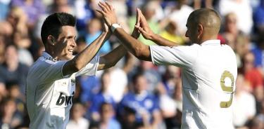 Callejn (i) celebra junto a Benzema su gol al Leicester City. | EFE