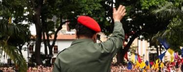 Chávez saludó este jueves a sus seguidores en el Palacio de Miraflores. | EFE
