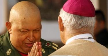 Chávez reza durante la ceremonia religiosa. | EFE