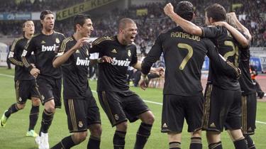 Los jugadores del Madrid celebran el gol de Higuan. | EFE
