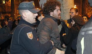 Policas detienen a un 'indignado' | EFE