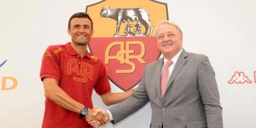 Luis Enrique Martnez saluda al nuevo propietario de la Roma, Thomas DiBenedetto. | EFE