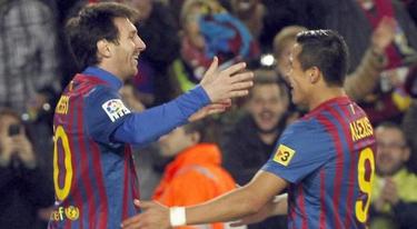 Messi y Alexis celebran el ltimo tanto del encuentro. | EFE