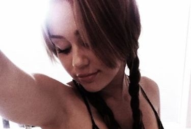 La foto de Miley Cyrus en su Twitter.