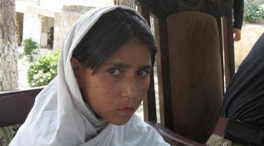 La niña secuestrada y utilizada por los talibán. | EFE