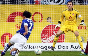 Ral anota su tanto como capitn del Schalke. | EFE