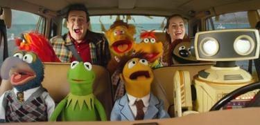 Jason Segel y Amy Adams en Los Muppets, ya en cines