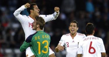 Thiago celebra con David de Gea la victoria en el Europeo sub21. | Efe