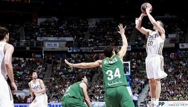 Lance del �ltimo Unicaja-Real Madrid en el Mart�n Carpena. | Archivo